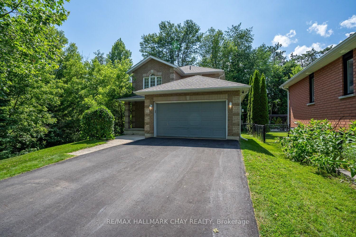 23 Burbank Circle • Adjala-Tosorontio, ON photo 2