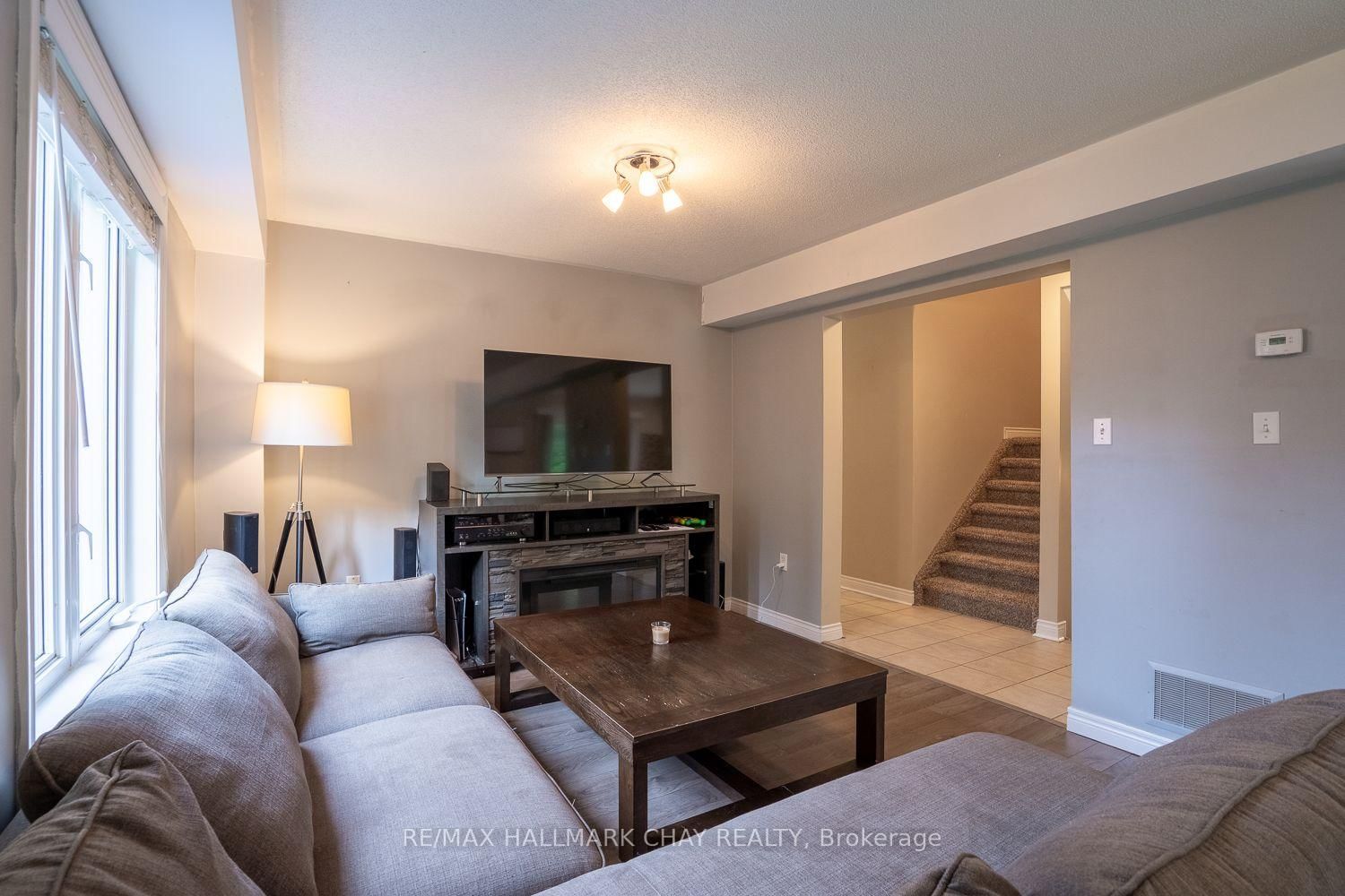 23 Burbank Circle • Adjala-Tosorontio, ON photo 4