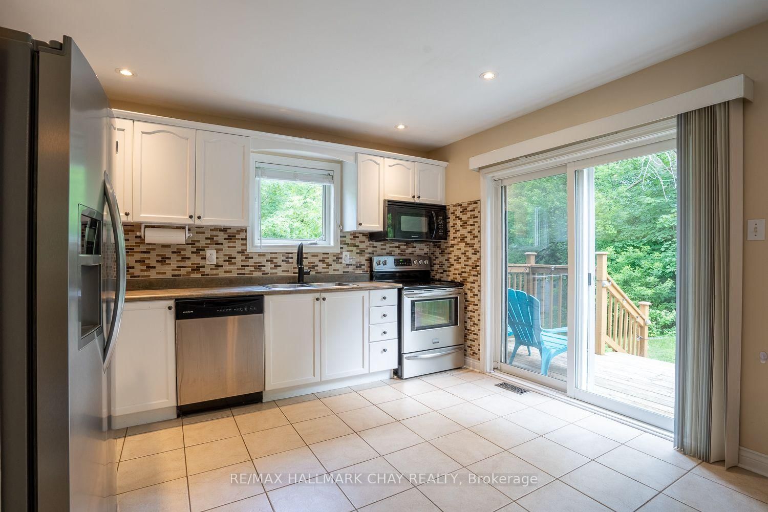 23 Burbank Circle • Adjala-Tosorontio, ON photo 5