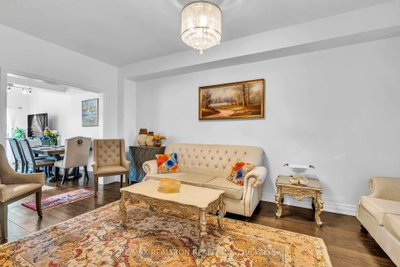 36 Edgemont Court • Richmond Hill, ON photo 6