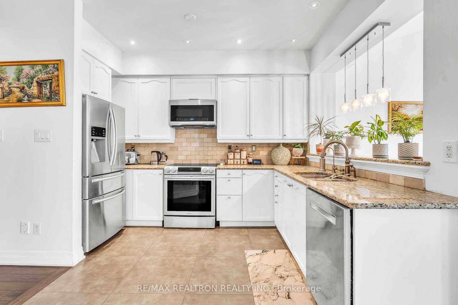 36 Edgemont Court • Richmond Hill, ON photo 9