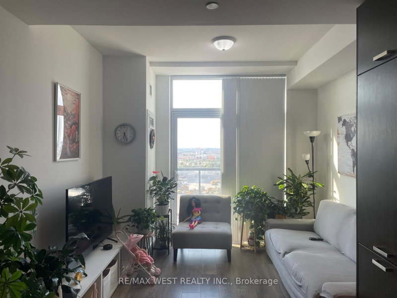 home for lease on 1101-10 Honeycrisp Crescent