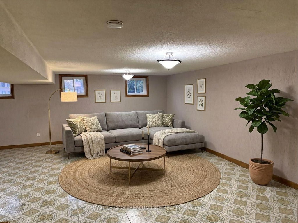 Lower - 14 Valleycrest Drive 5