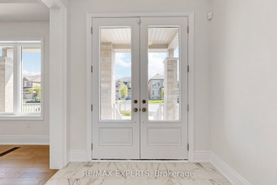 60 Bud Leggett Crescent • Georgina, ON photo 6