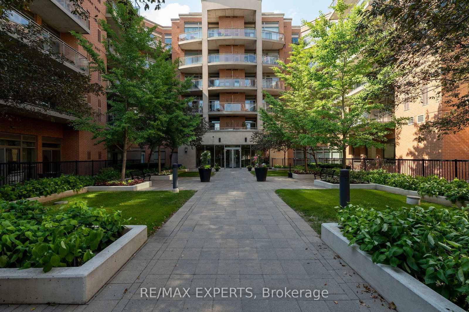 281 Woodbridge Avenue • #301 • Vaughan, ON photo 2