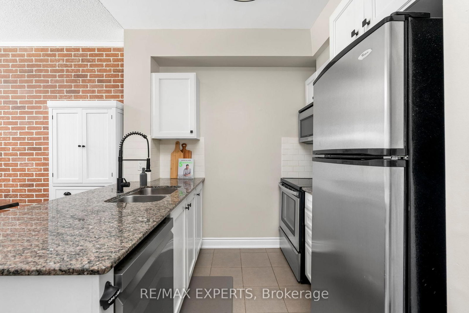 281 Woodbridge Avenue • #301 • Vaughan, ON photo 5