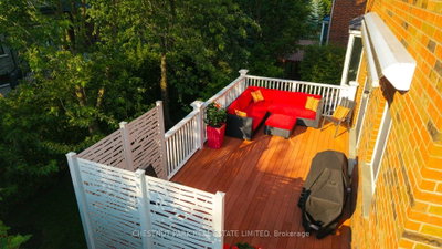 8 Cyril Richardson Court • Uxbridge, ON photo 4
