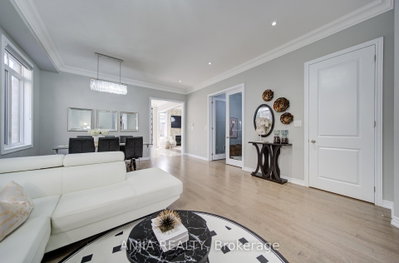 63 Suttonrail Way • Whitchurch-Stouffville, ON photo 9