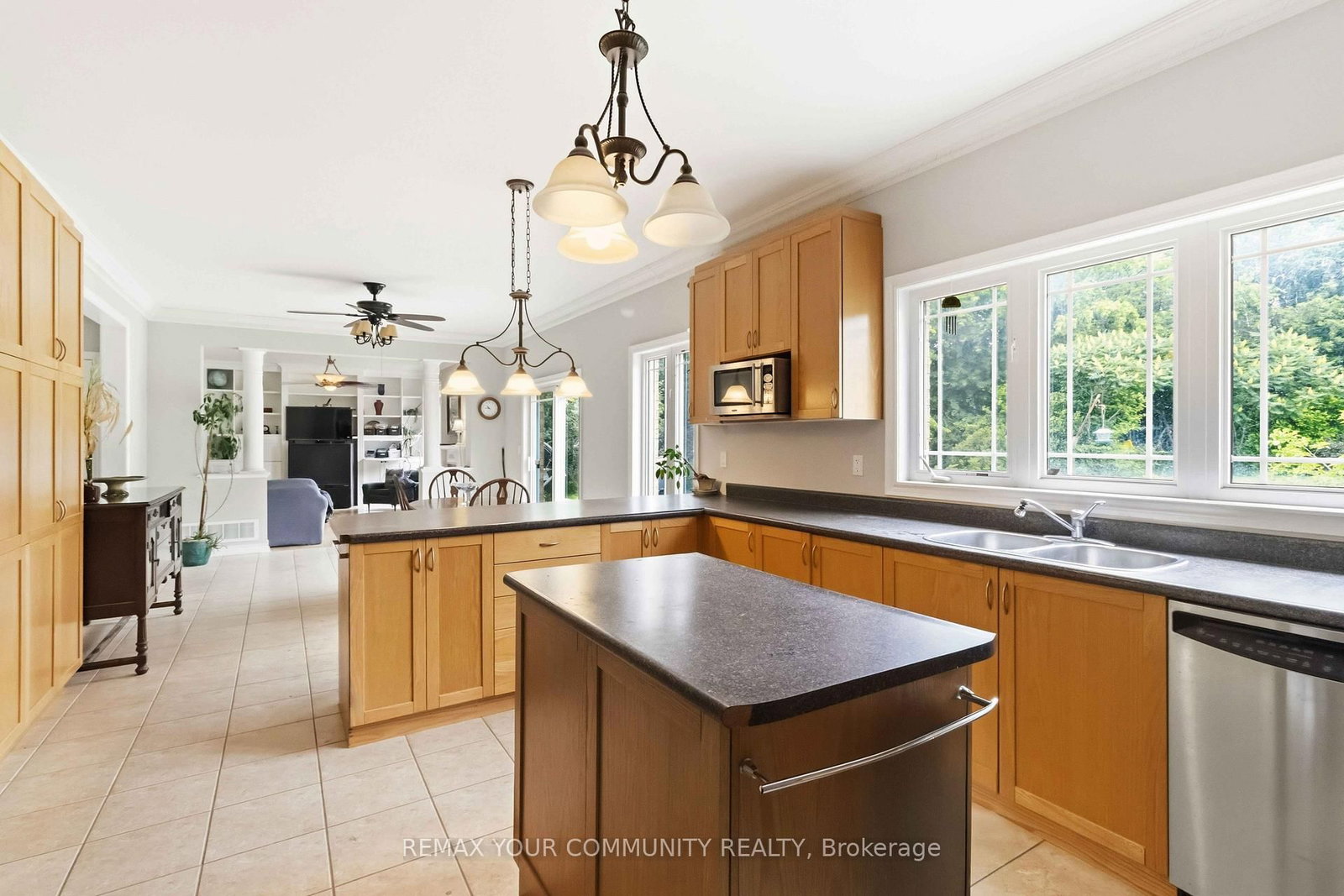40 Hunterwood Chase • Vaughan, ON photo 10