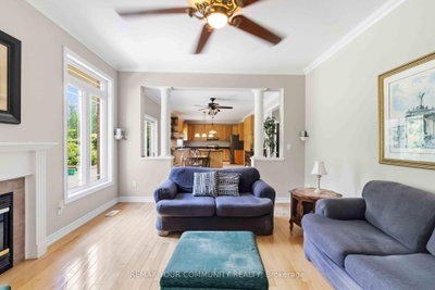 40 Hunterwood Chase • Vaughan, ON photo 8
