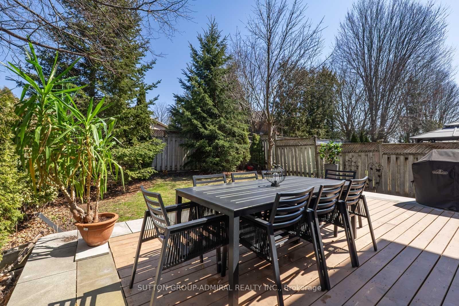 626 College Manor Drive • Newmarket, ON photo 38