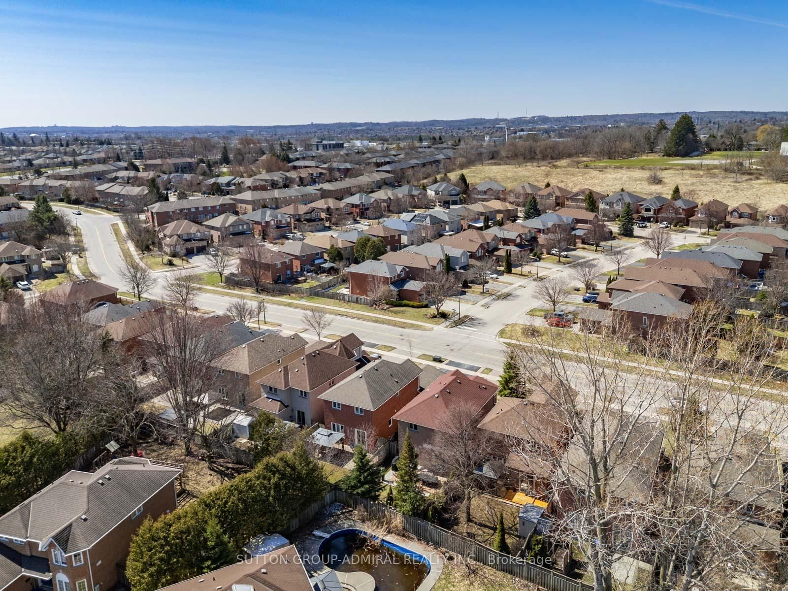 626 College Manor Drive • Newmarket, ON photo 47
