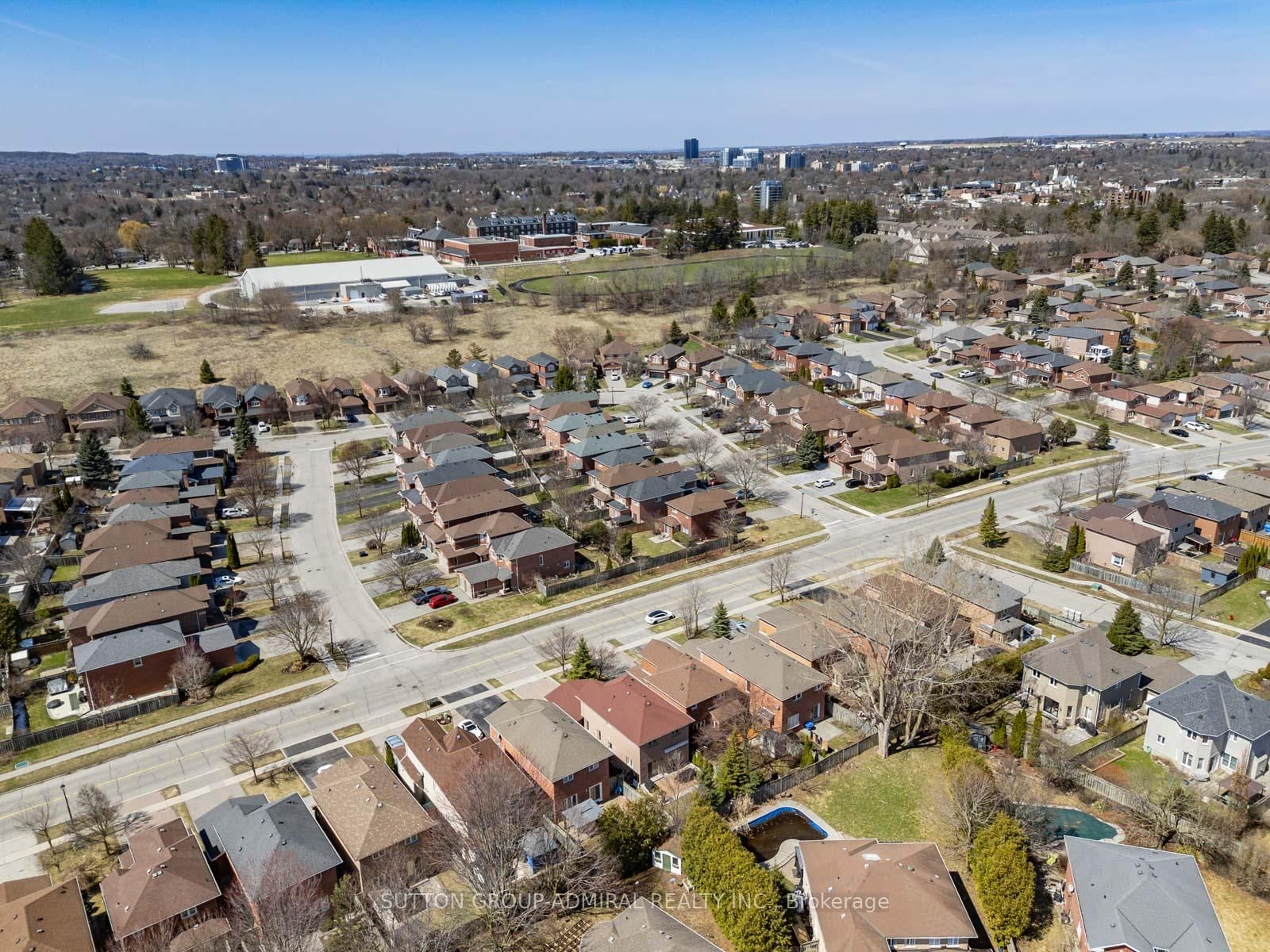 626 College Manor Drive • Newmarket, ON photo 49