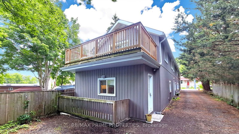 home for lease on 3-19108 Centre Street