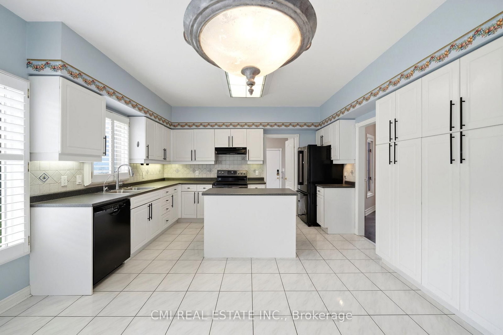 15 Treegrove Circle • Aurora, ON photo 11