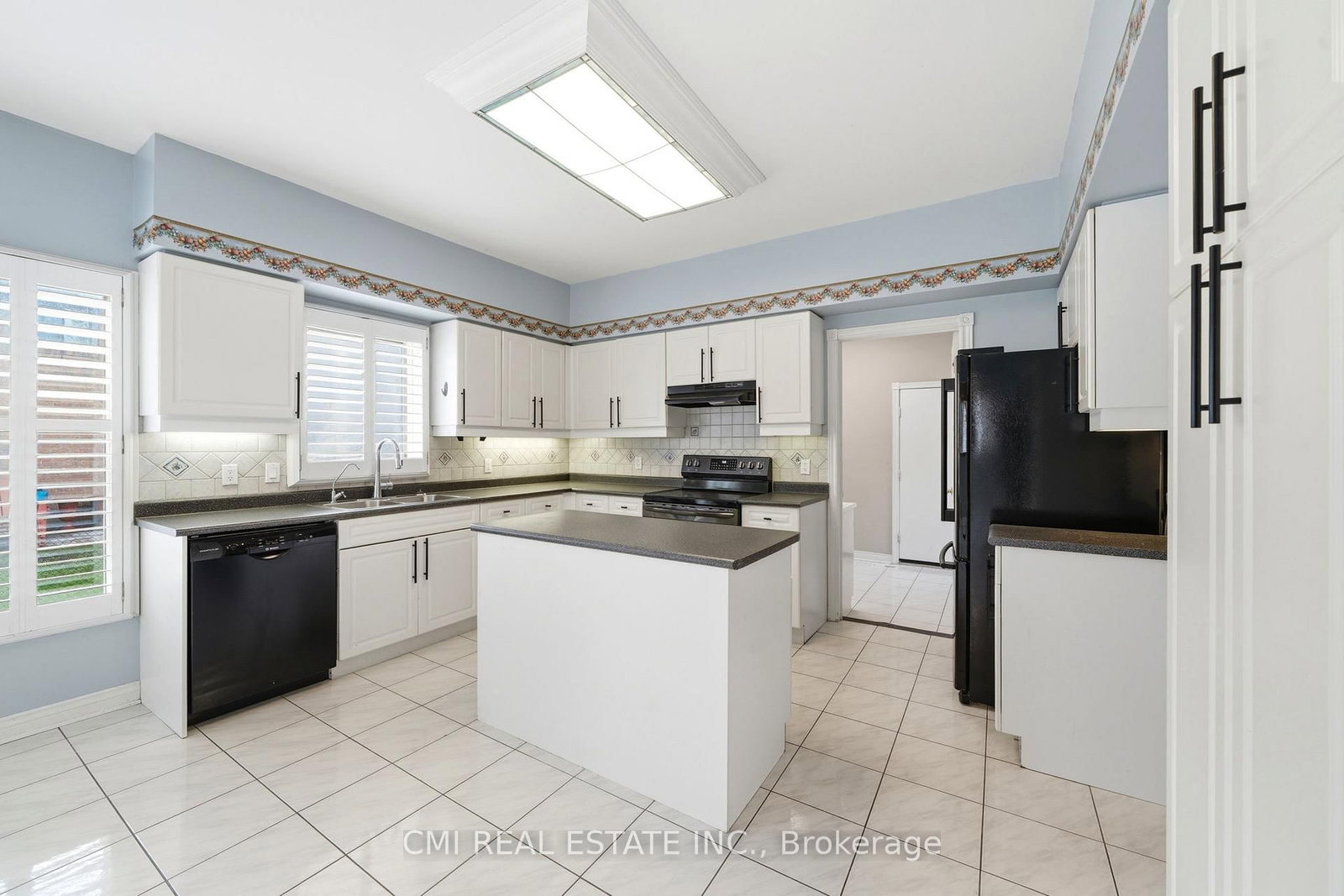 15 Treegrove Circle • Aurora, ON photo 12