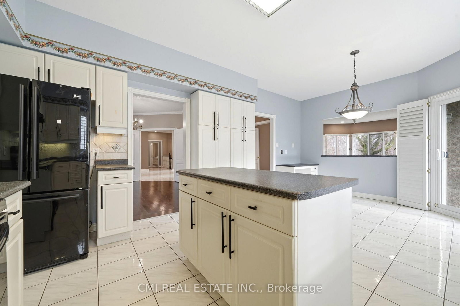 15 Treegrove Circle • Aurora, ON photo 13