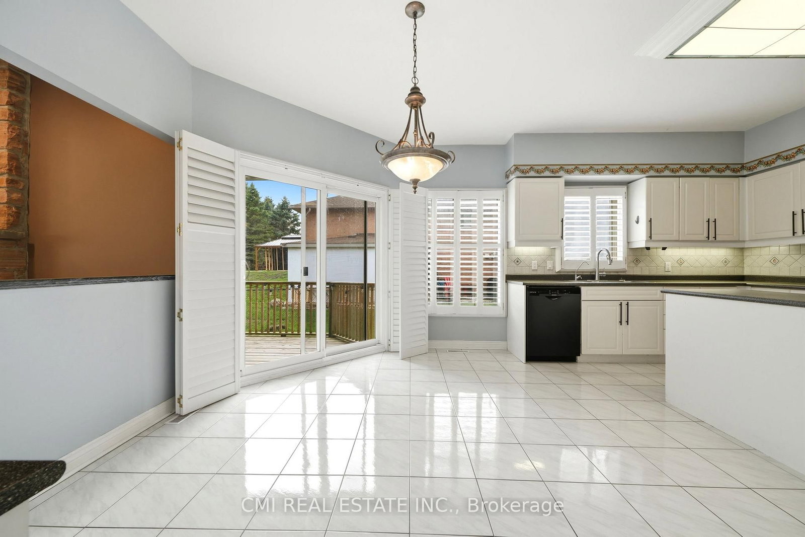 15 Treegrove Circle • Aurora, ON photo 15