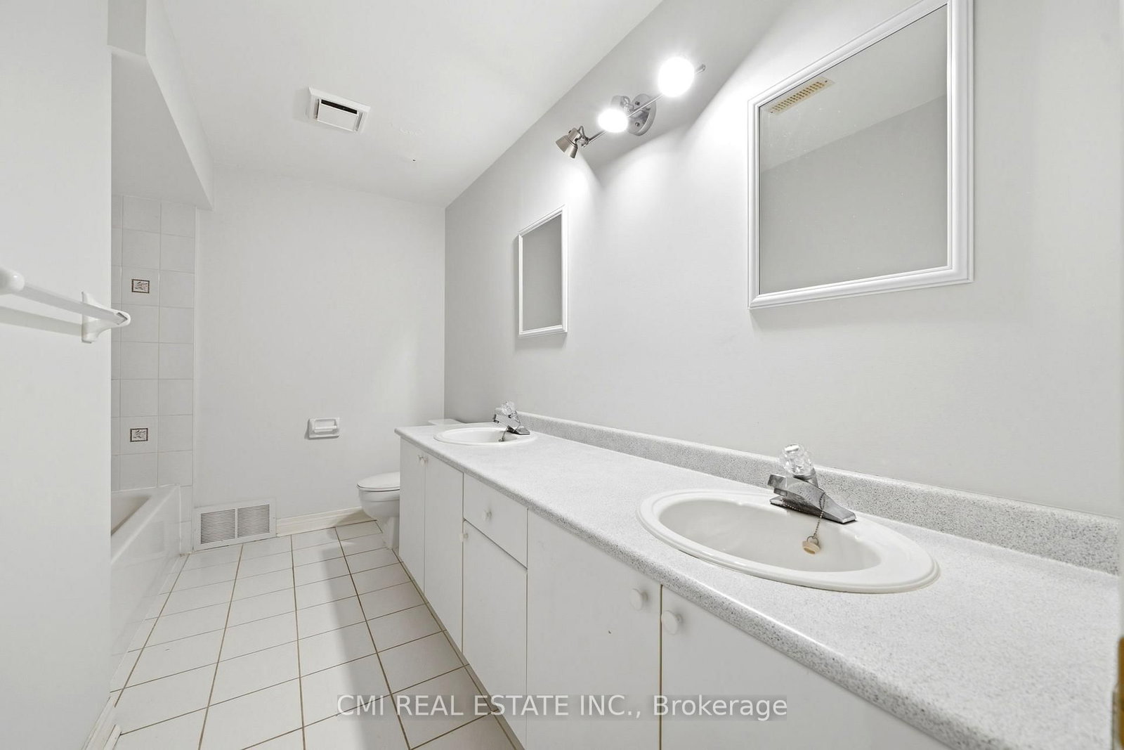 15 Treegrove Circle • Aurora, ON photo 16