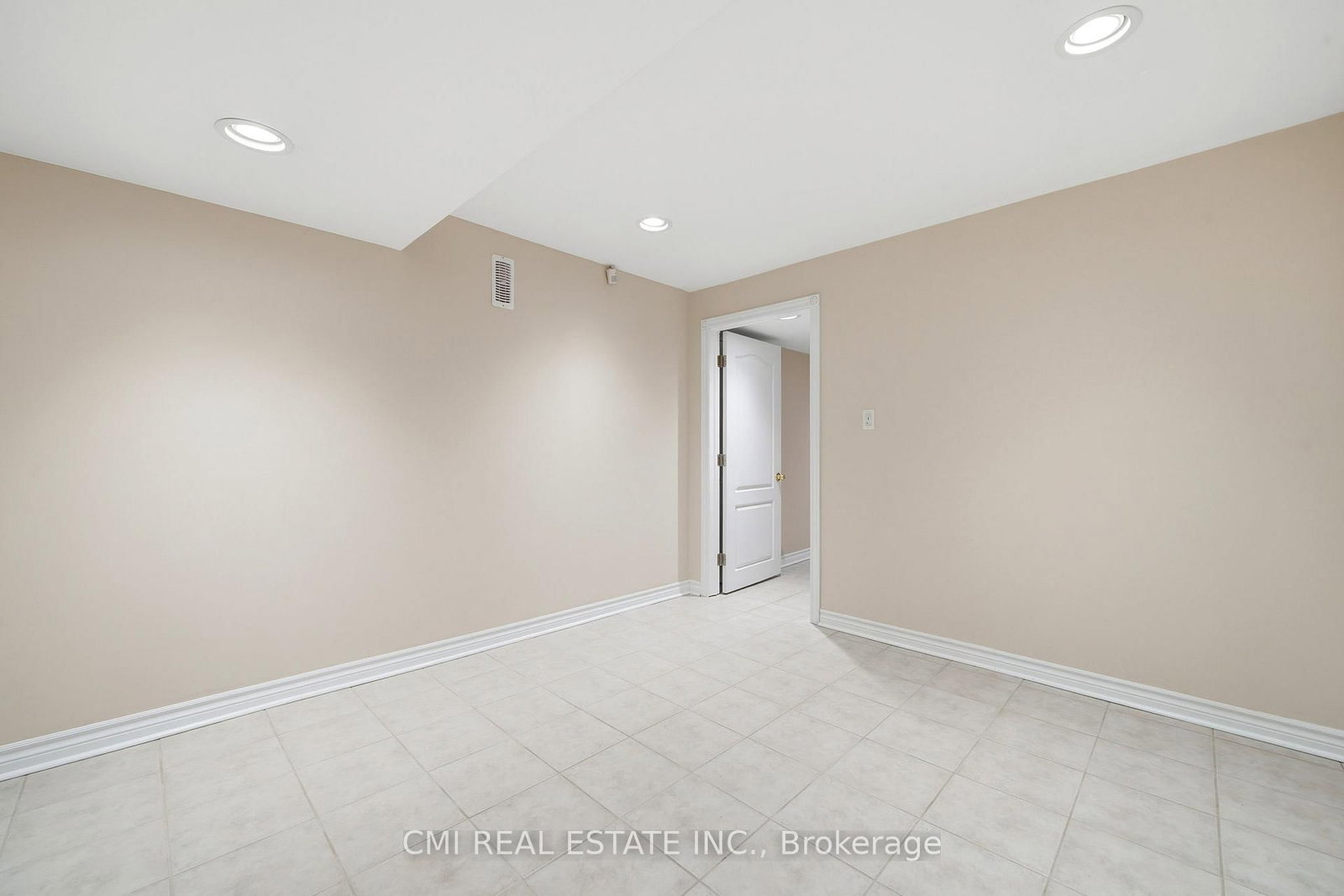 15 Treegrove Circle • Aurora, ON photo 35