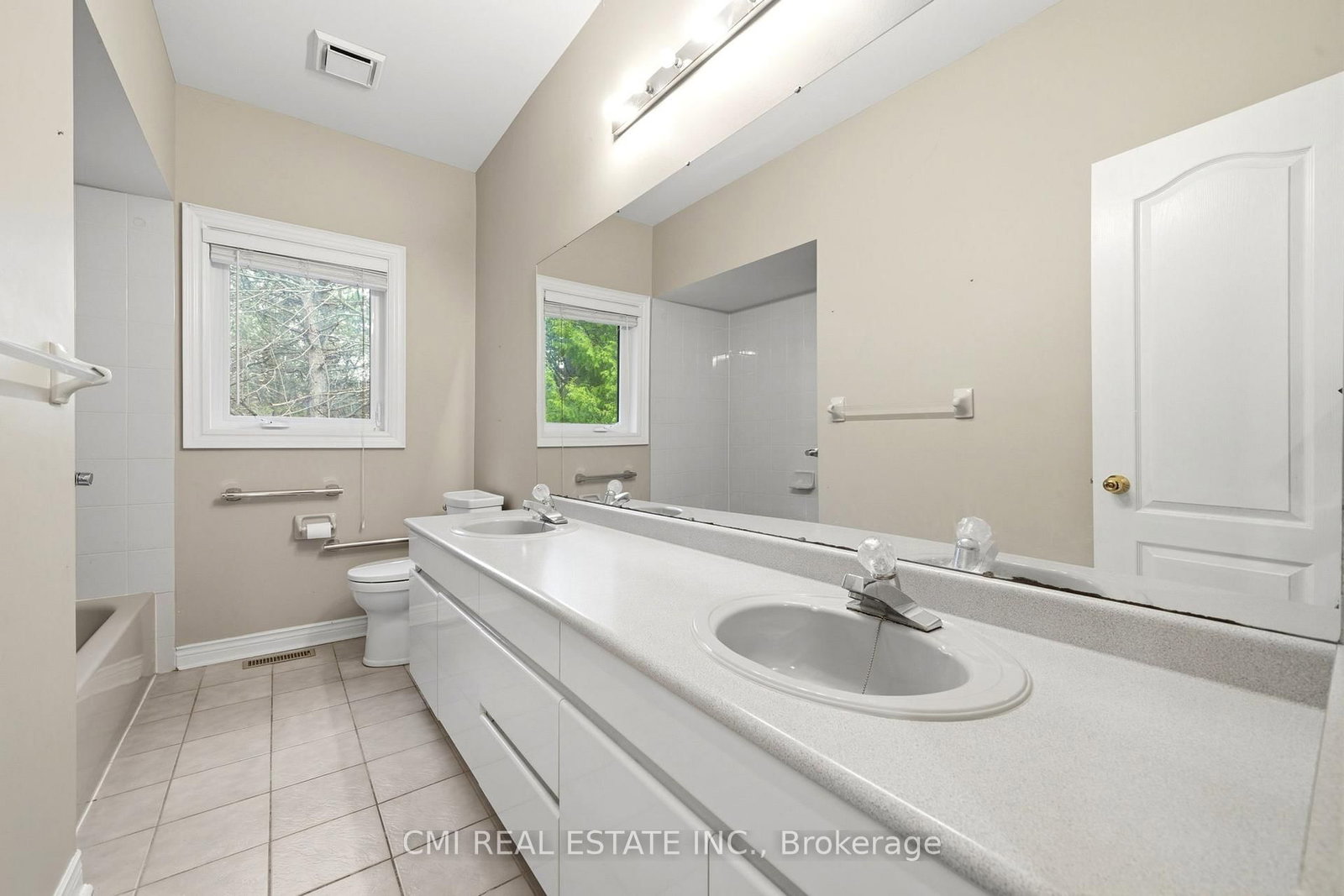 15 Treegrove Circle • Aurora, ON photo 38