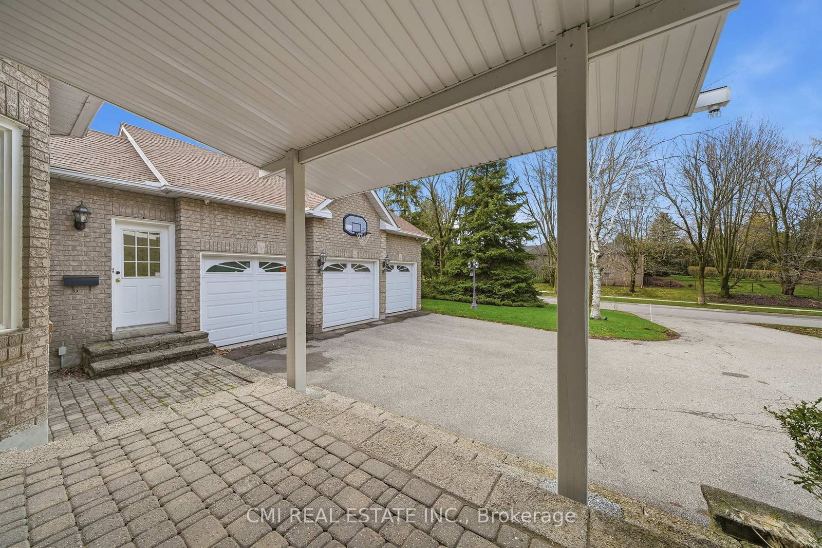 15 Treegrove Circle • Aurora, ON photo 6