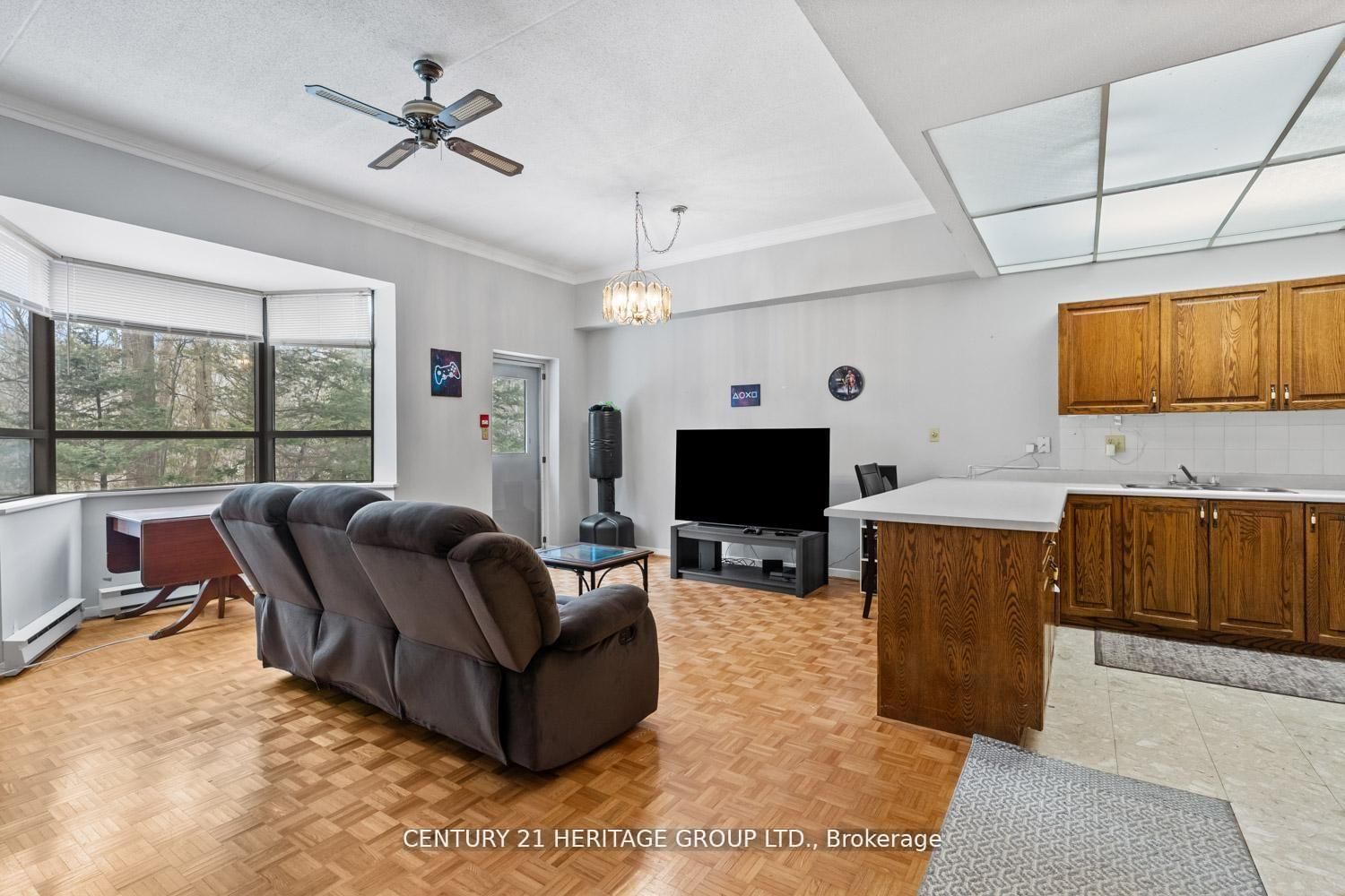 166 Olive Street • #105 • East Gwillimbury, ON photo 9
