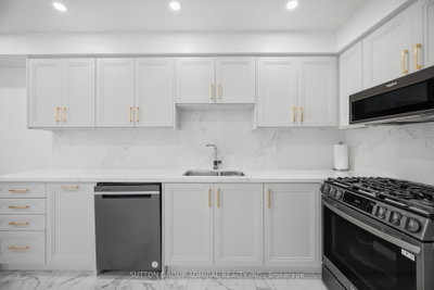 190 Bantry Avenue • Richmond Hill, ON photo 6