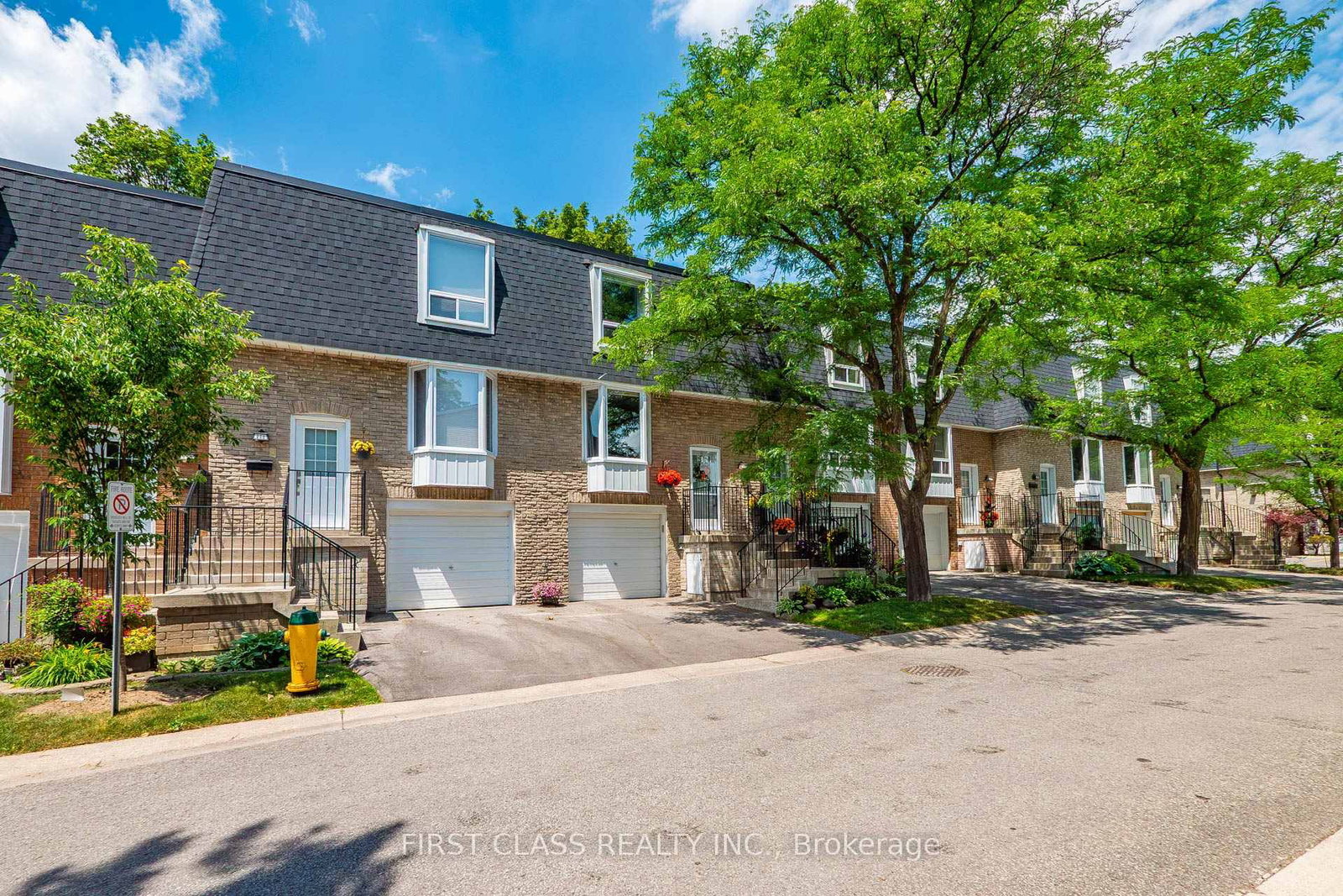 202 Royal Orchard Boulevard • Markham, ON photo 4