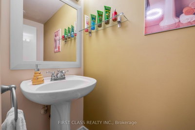 202 Royal Orchard Boulevard • Markham, ON photo 9
