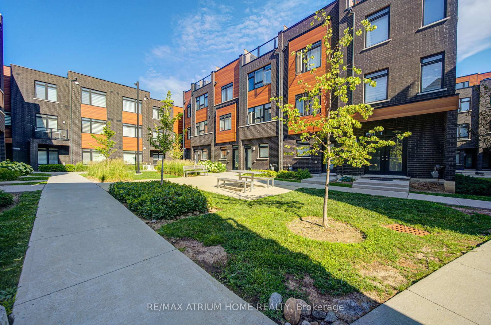 Townhouse for sale at 83-370 Red Maple Road, Richmond Hill, Ontario, L4C 5T4 - Langstaff - MLS: N13530360