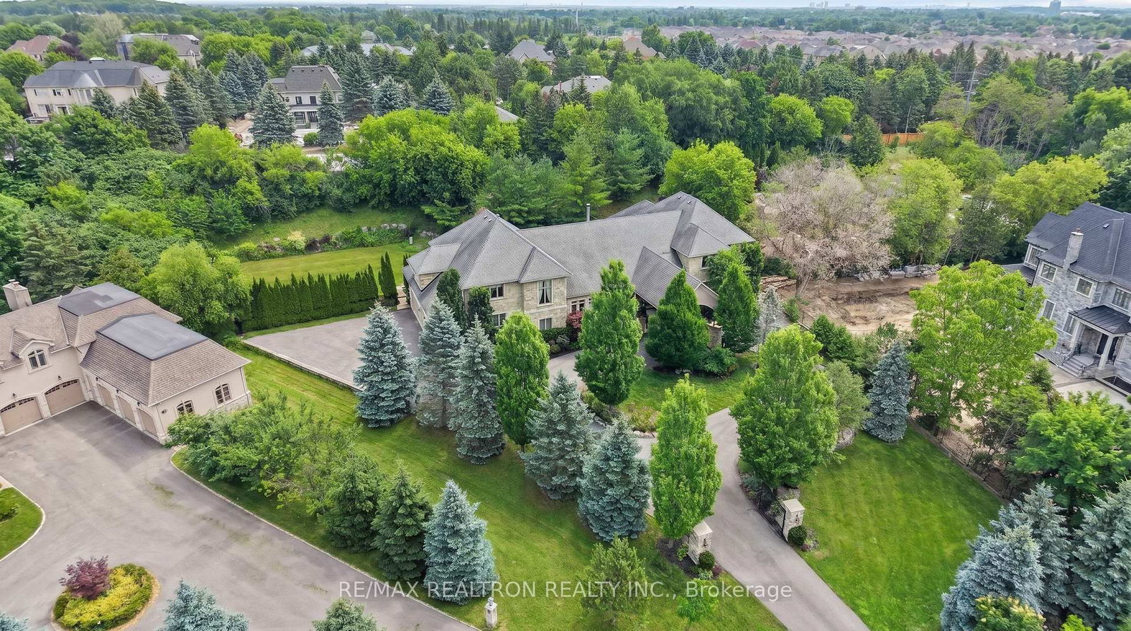 11 Saul Court • Vaughan, ON photo 4