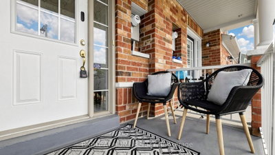 80 Barr Crescent • Aurora, ON photo 2