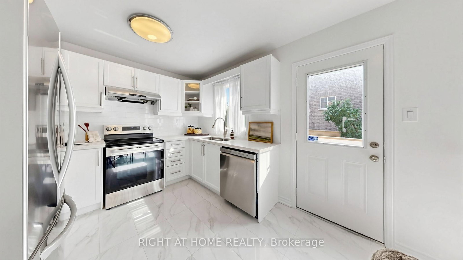 80 Barr Crescent • Aurora, ON photo 8