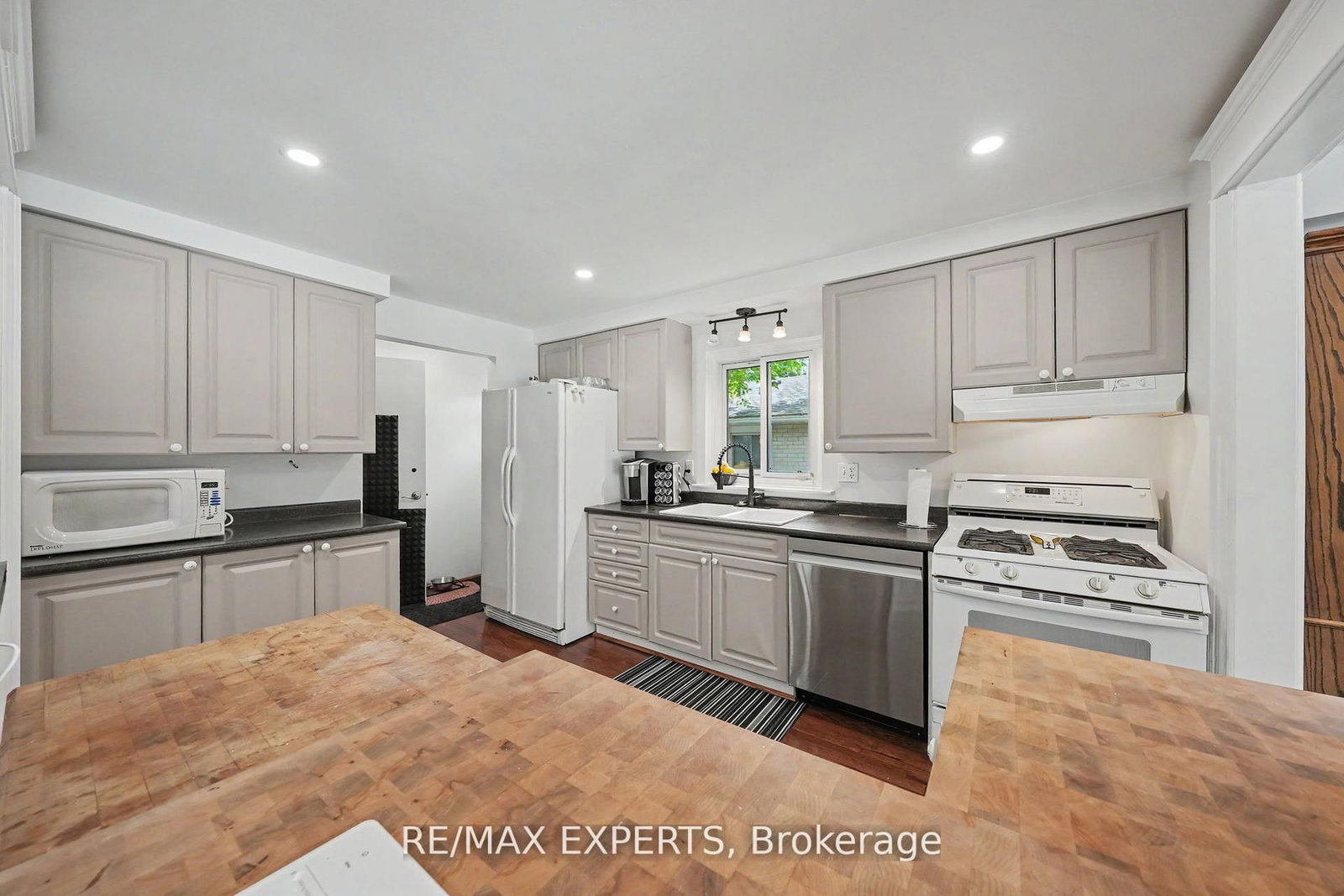 32 Oak Court • Aurora, ON photo 10