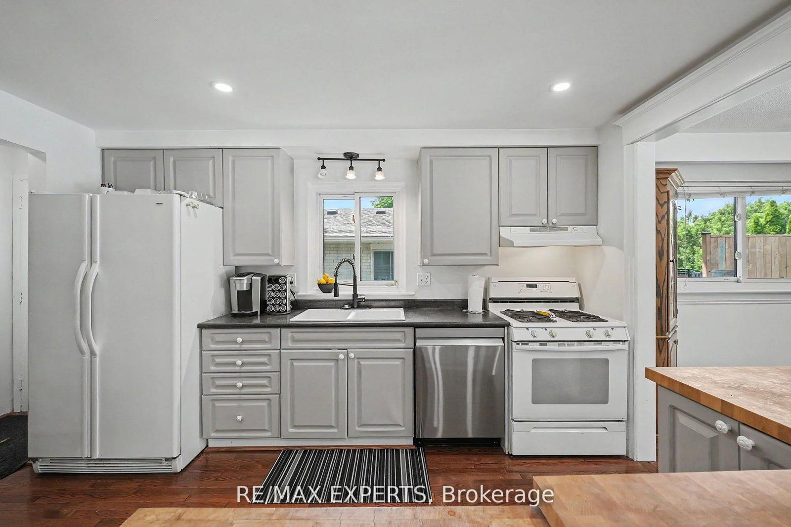 32 Oak Court • Aurora, ON photo 11