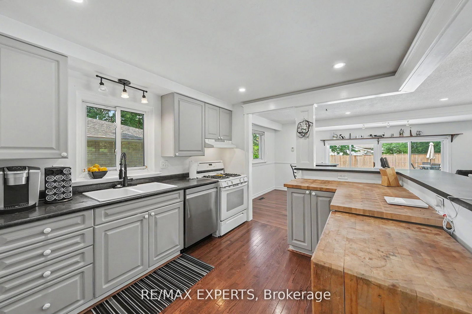 32 Oak Court • Aurora, ON photo 12