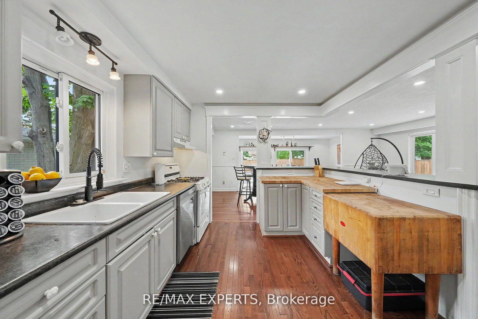 32 Oak Court • Aurora, ON photo 13