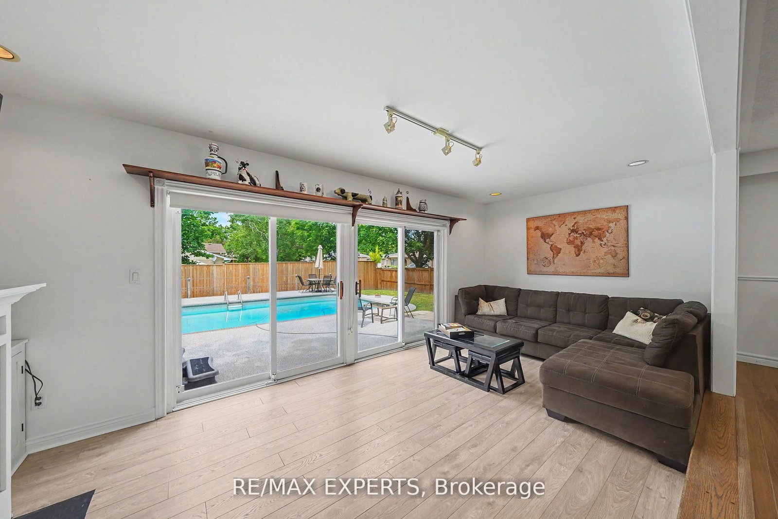32 Oak Court • Aurora, ON photo 16
