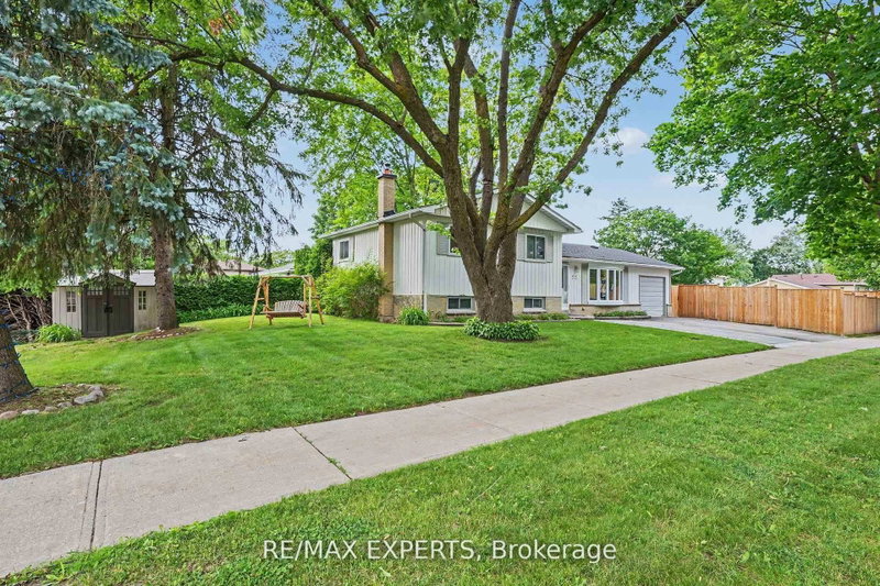 32 Oak Court