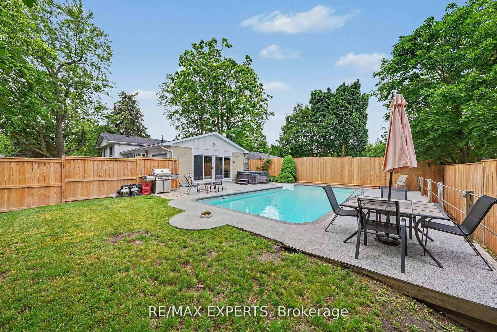 32 Oak Court • Aurora, ON photo 31