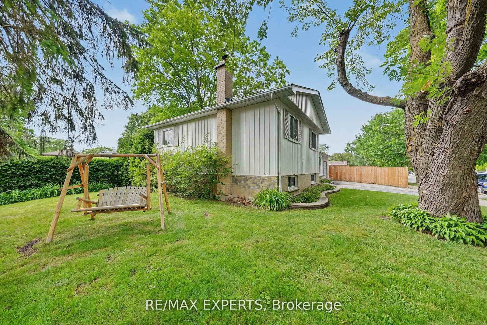 32 Oak Court • Aurora, ON photo 39