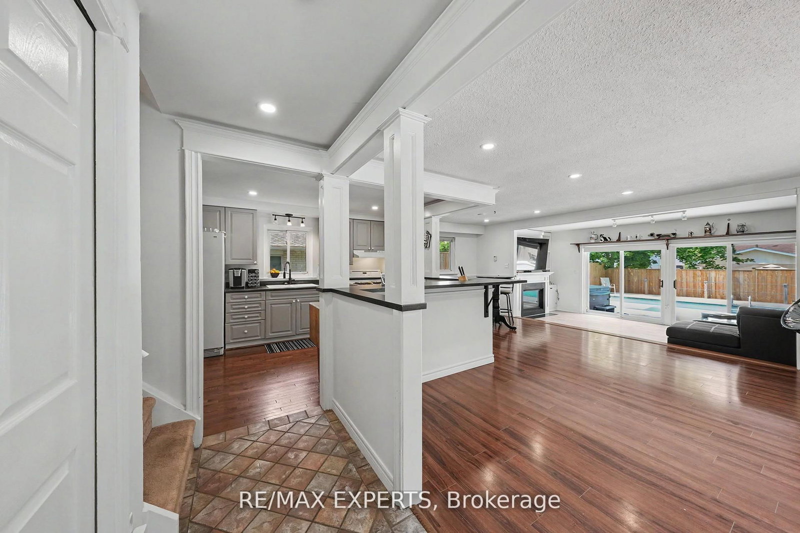 32 Oak Court • Aurora, ON photo 7