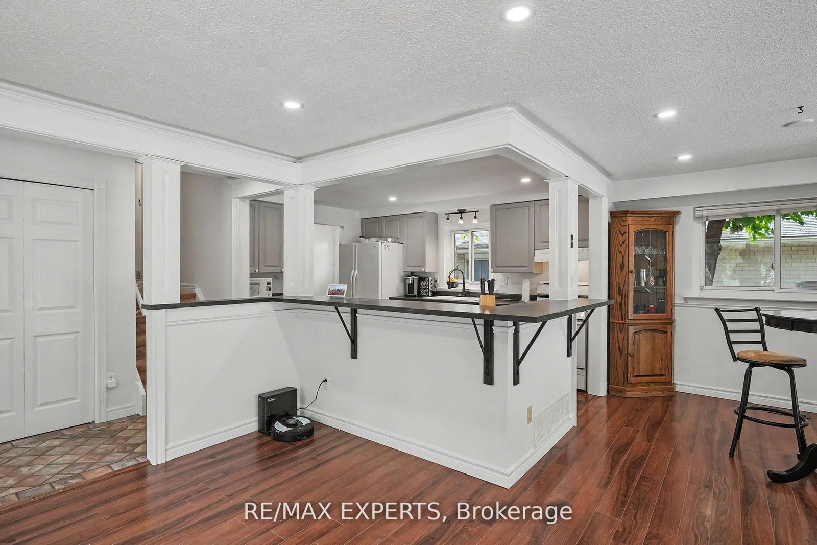 32 Oak Court • Aurora, ON photo 9