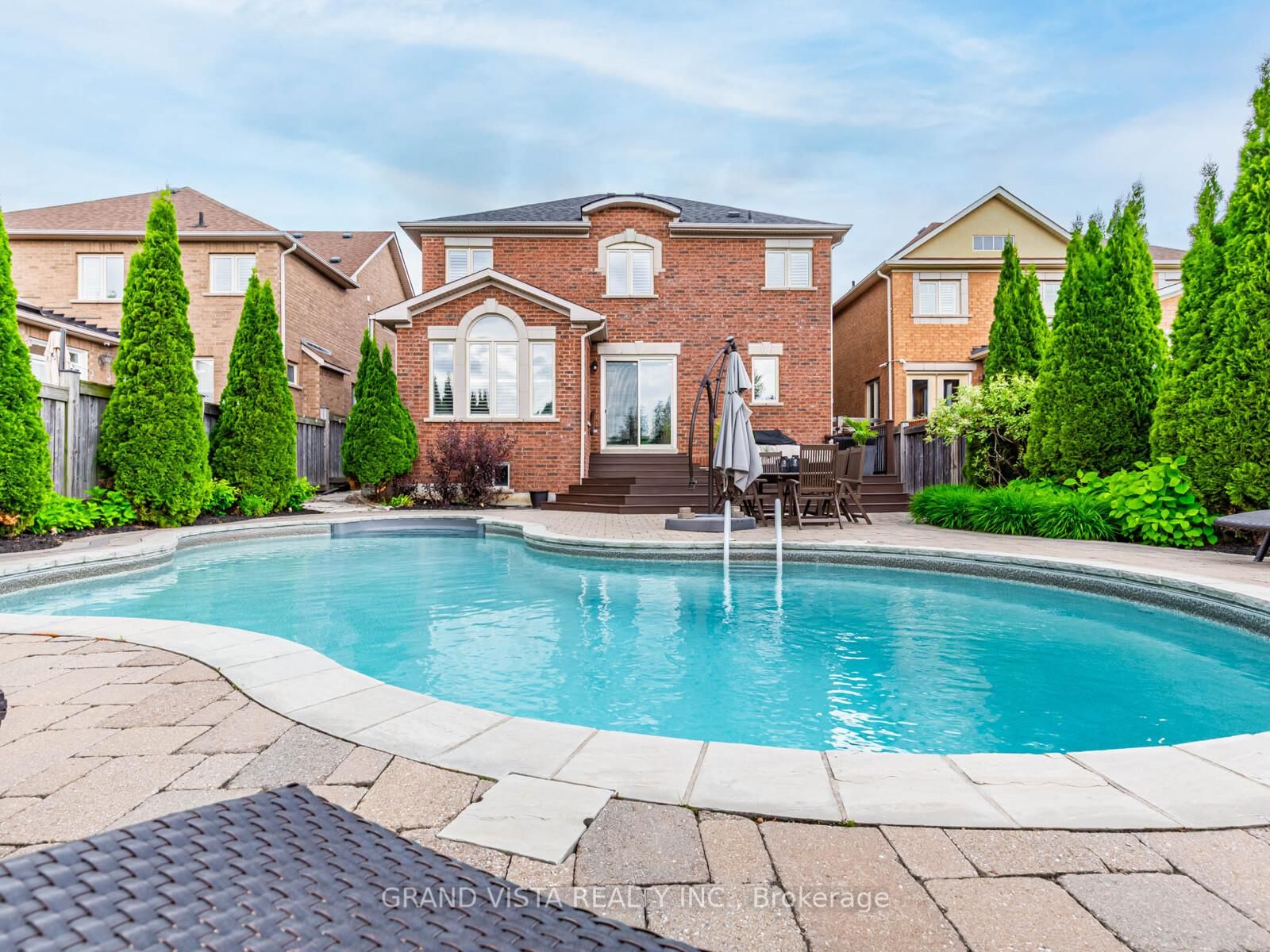 31 Routledge Drive • Richmond Hill, ON photo 38