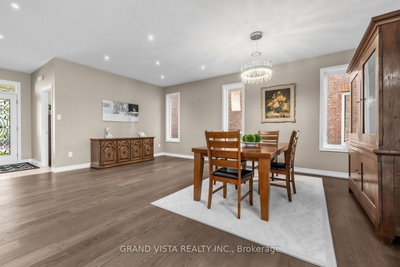 31 Routledge Drive • Richmond Hill, ON photo 8