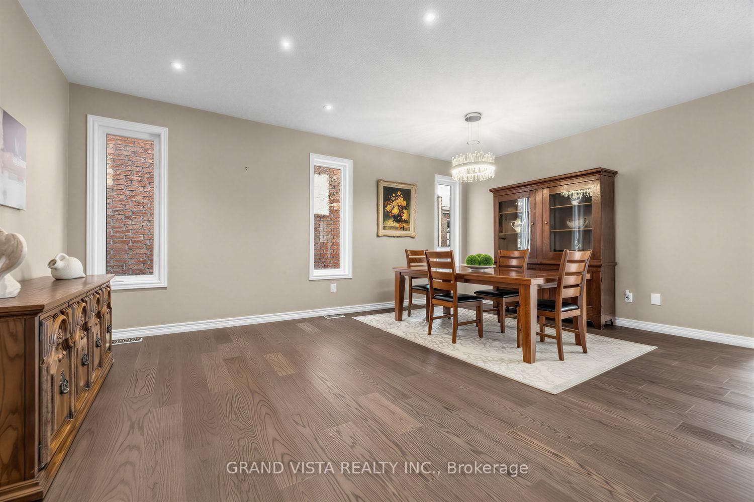 31 Routledge Drive • Richmond Hill, ON photo 9