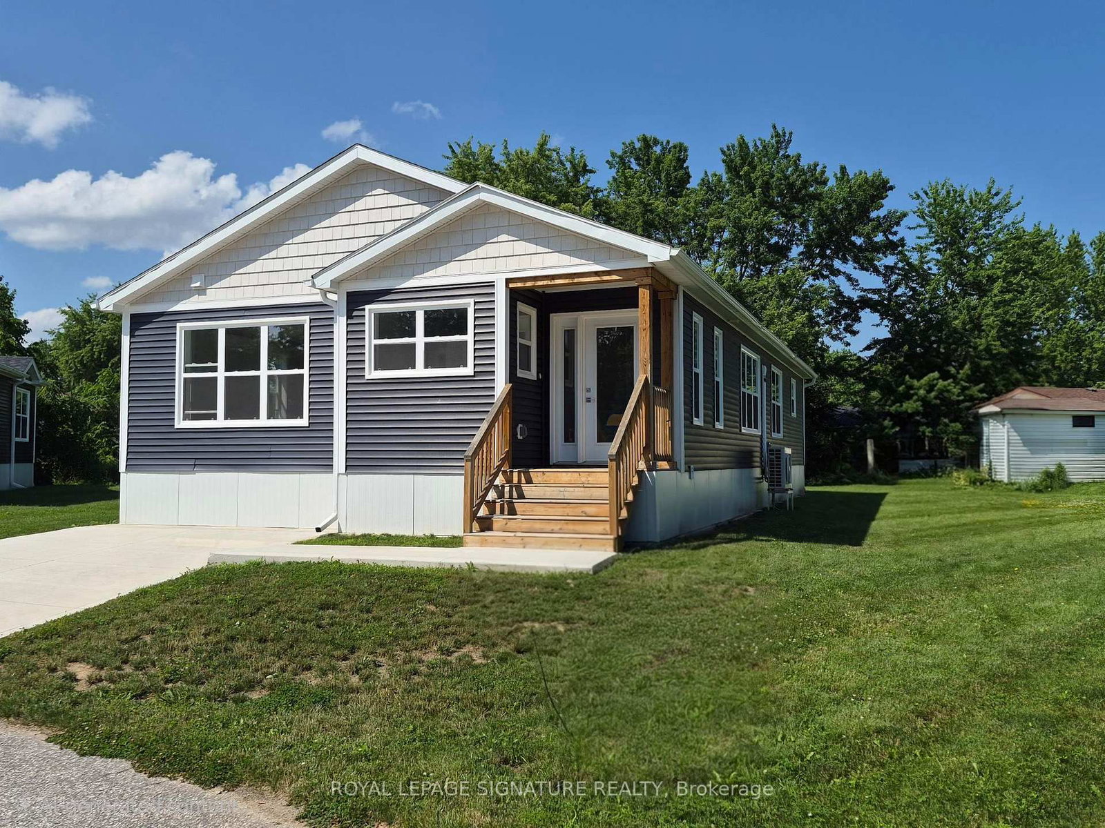 16 Briarwood Place • Innisfil, ON photo 4