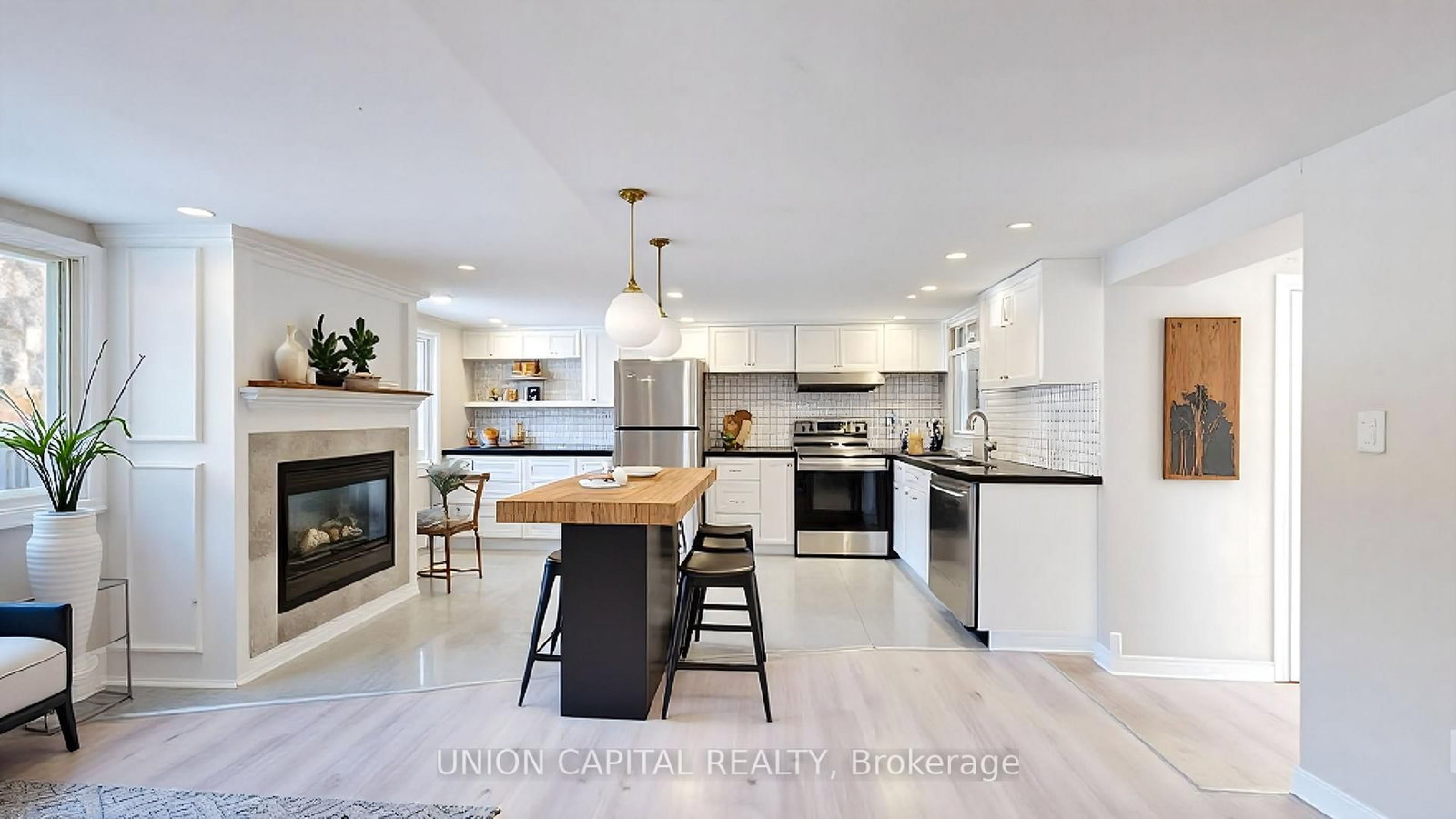 27 Connor Drive • Whitchurch-Stouffville, ON photo 2