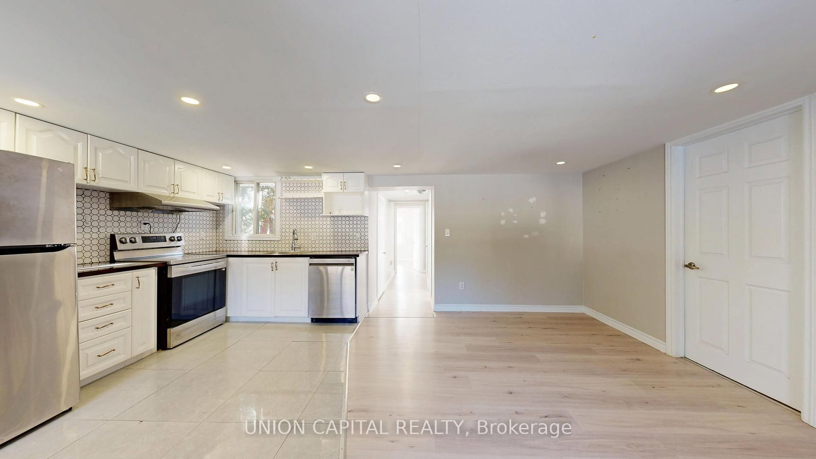 27 Connor Drive • Whitchurch-Stouffville, ON photo 3